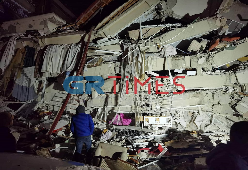 Τούρκος διασώστης που βοήθησε στον σεισμό της Αθήνας μιλά στο GRTimes: Έχουν ισοπεδωθεί όλα και δεν ξέρουμε τι γίνεται στα χωριά (ΦΩΤΟ)