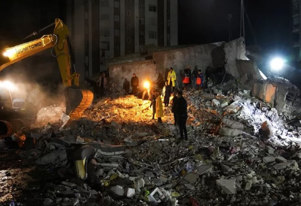 Τουρκία: Νέος σεισμός στη διάρκεια της νύχτας – Δραματικές ώρες στα συντρίμμια