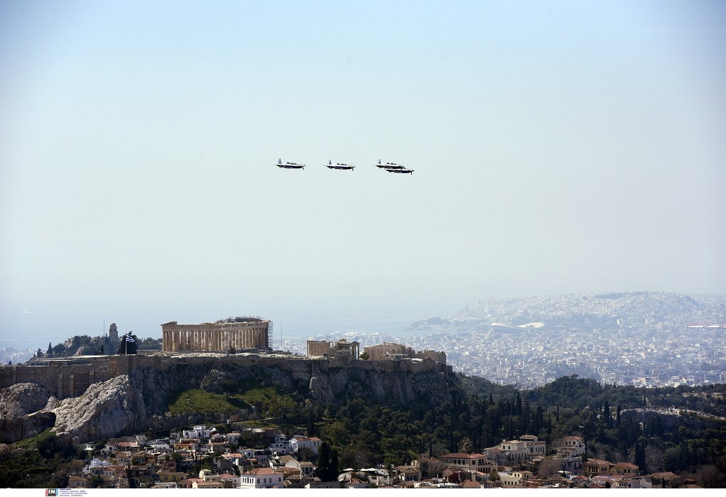Μεγαλειώδης η στρατιωτική παρέλαση: «Έσκισαν» τον ουρανό της Αθήνας F-16, Rafale-Επιβλητικά τα Marder (VIDEO-ΦΩΤΟ)