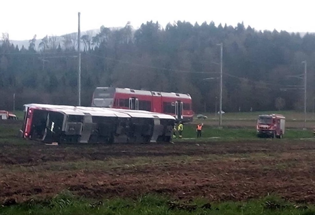 Ελβετία: Τουλάχιστον 12 τραυματίες από τον εκτροχιασμό δύο τρένων-Οι λόγοι που οδήγησαν στο ατύχημα