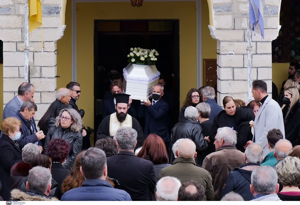 Τέμπη: Απέραντη θλίψη στην κηδεία της 42χρονης Βάγιας στον Τύρναβο, η οποία σκοτώθηκε στο μοιραίο τρένο (ΦΩΤΟ-VIDEO)
