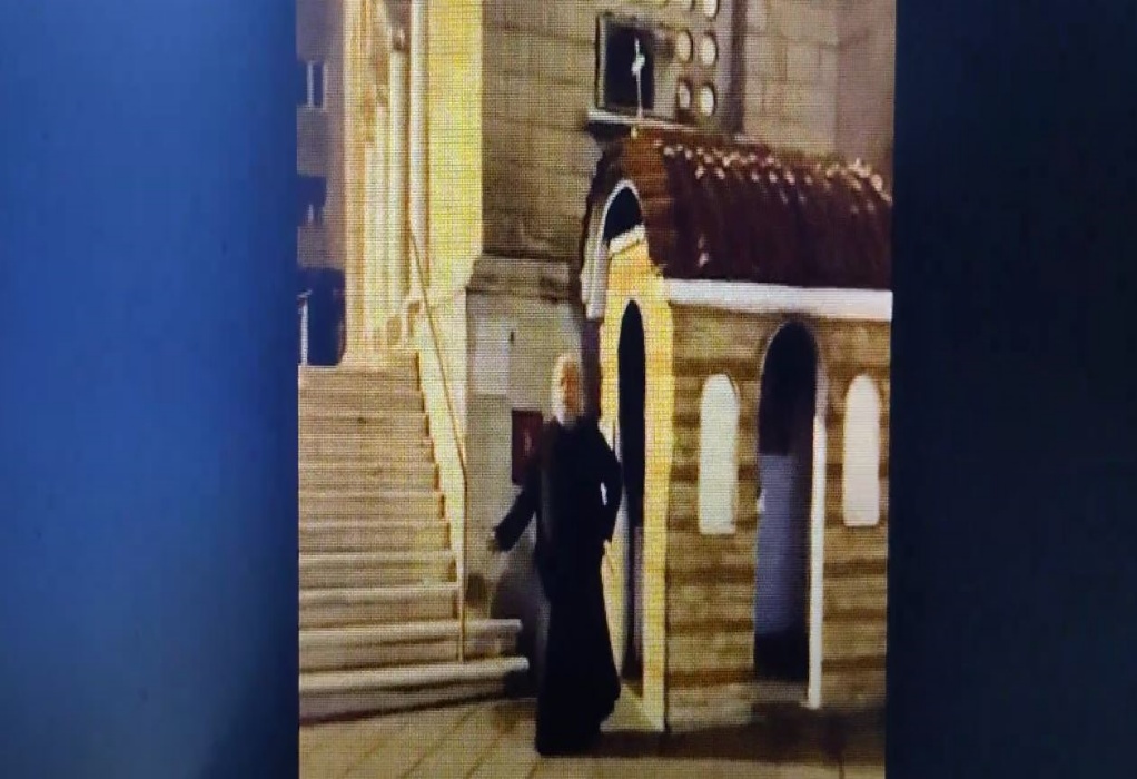 Χαμός με ιερέα που βρίζει έξω από εκκλησία στη Θεσσαλονίκη – «Μας είναι παντελώς άγνωστος» λέει η Μητρόπολη (VIDEO)