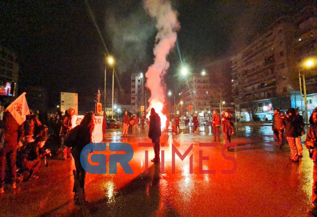 Επεισόδιο με πυρσούς και δακρυγόνα στον ΟΣΕ στη Θεσσαλονίκη
