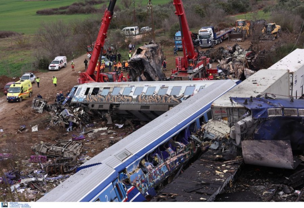 Σιδηροδρομικό δυστύχημα: «Πιστεύουμε σε ένα θαύμα»-Δύσκολες στιγμές για τον 20χρονο μοναδικό επιζώντα του 1ου βαγονιού