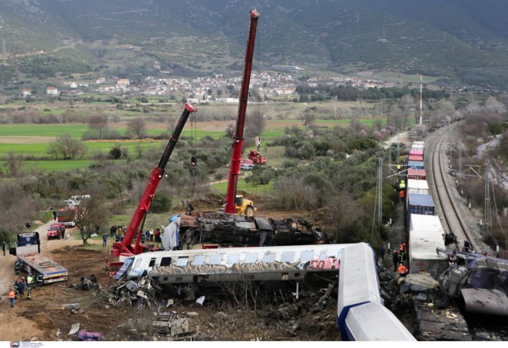 Τραγωδία στα Τέμπη – Σύντροφος θύματος: «Είμαι σίγουρος ότι στο τρένο υπήρχαν κι άλλοι επιβάτες» (VIDEO)