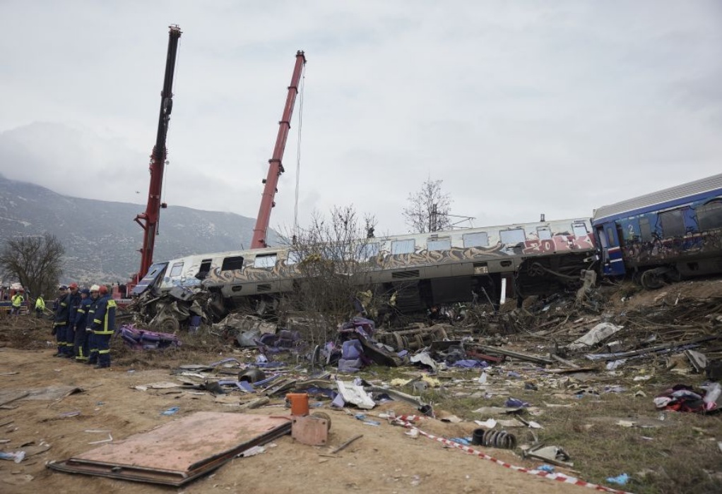 Τραγωδία στα Τέμπη: Ο Γεραπετρίτης στο Μεταφορών – Παραιτήθηκαν οι επικεφαλής ΟΣΕ και ΕΡΓΟΣΕ (VIDEO)
