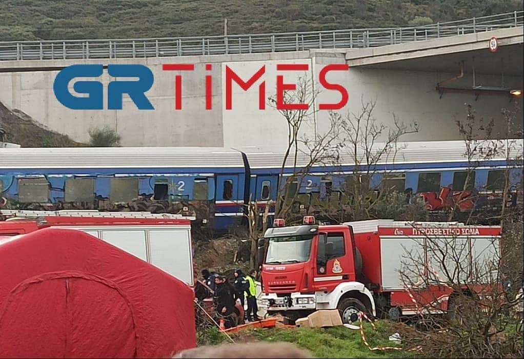 Σύγκρουση τρένων στα Τέμπη: 4 προσαγωγές για την ανείπωτη τραγωδία