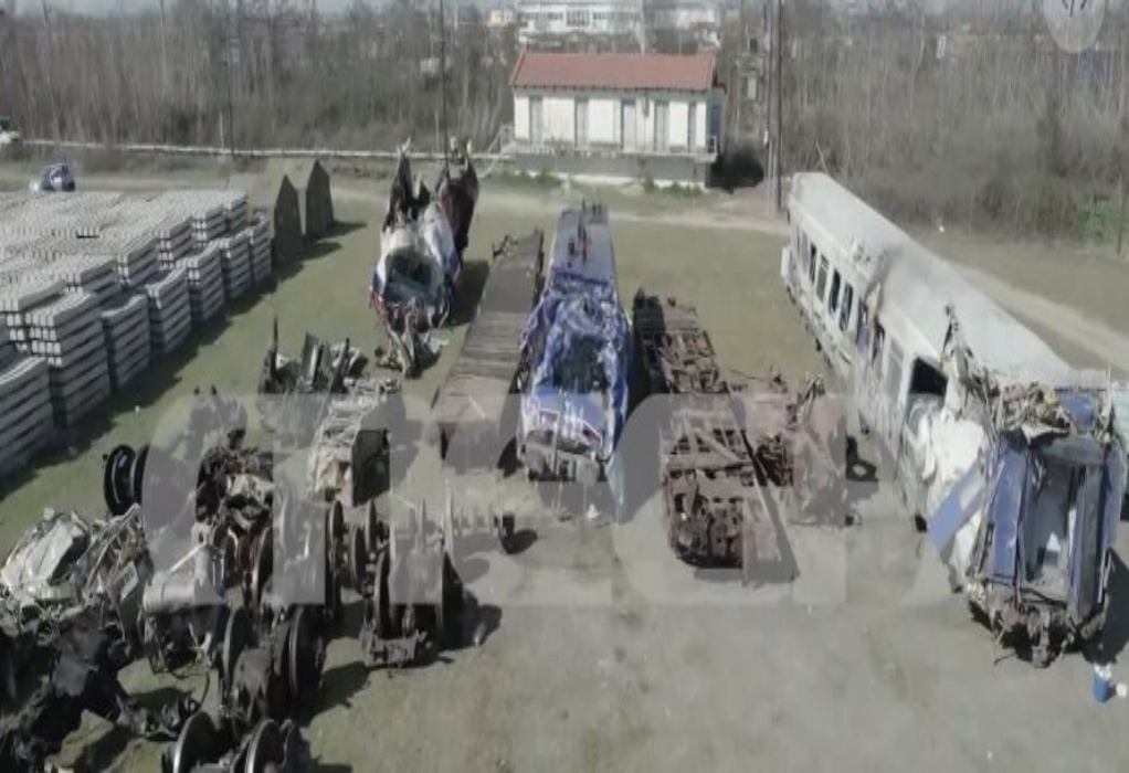 Τέμπη: Τα απομεινάρια της τραγωδίας – Drone στο σημείο που μεταφέρθηκαν οι αμαξοστοιχίες (VIDEO)