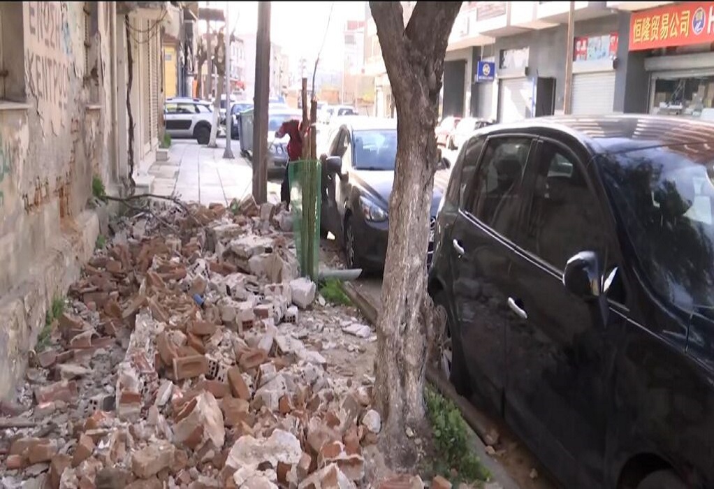 Θεσσαλονίκη: Κατέρρευσε τμήμα σκεπής-Από τύχη δεν σημειώθηκαν τραυματισμοί