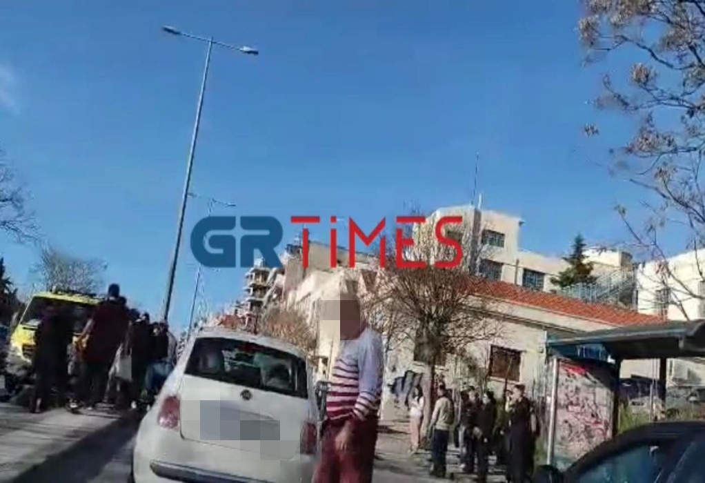 Θεσσαλονίκη: ΙΧ συγκρούστηκε με δίκυκλο – Μία τραυματίας (VIDEO) 