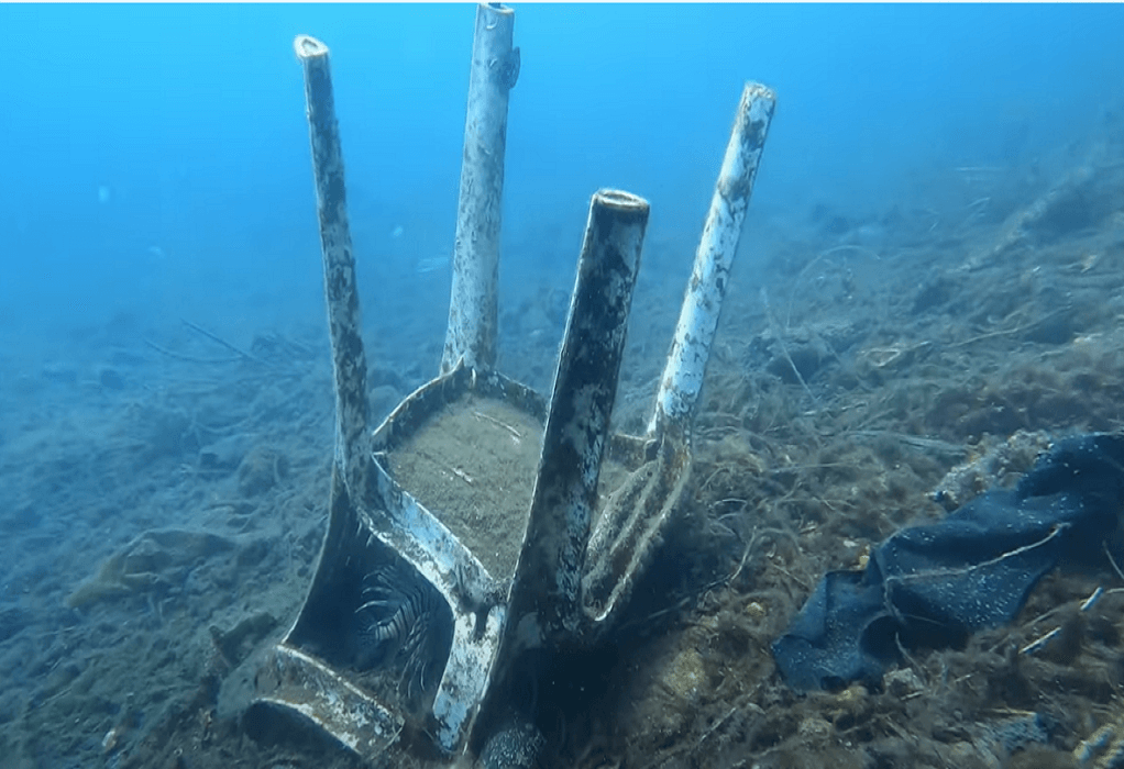 Χαλκιδική: Απέραντη χωματερή ο βυθός της θάλασσας στο Πόρτο Κουφό (VIDEO)