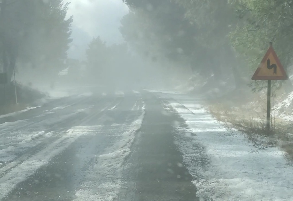 Μπόρα χιονοχάλαζου «χτύπησε» περιοχή της Χαλκιδικής – Τι ευθύνεται για το φαινόμενο «Snow Grain Shower» (VIDEO)