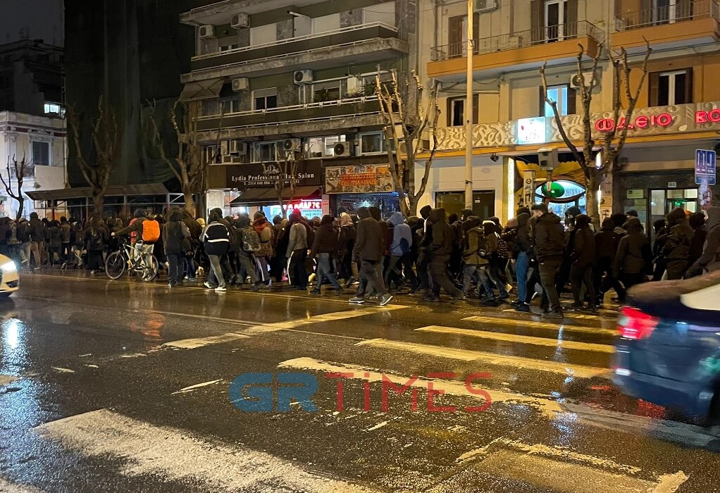 Πορεία αλληλεγγύης στους συλληφθέντες της «Mundo Nuevo» στο κέντρο της Θεσσαλονίκης (ΦΩΤΟ)