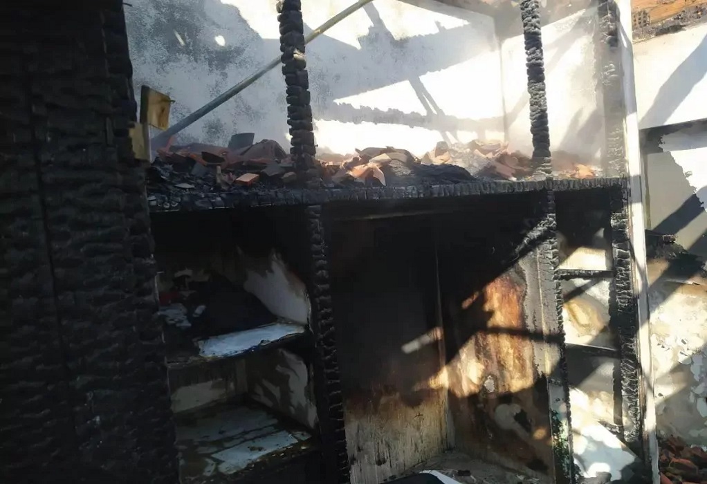 Φωτιά σε σπίτι βουλευτή του ΣΥΡΙΖΑ (ΦΩΤΟ)