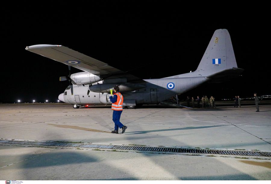 Προσγειώθηκε στην Ελευσίνα το C-130 με 39 απεγκλωβισμένους από το Σουδάν