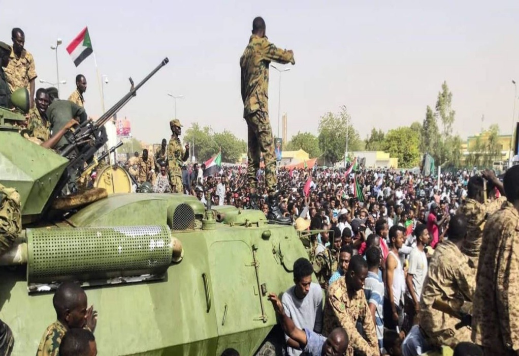 Σουδάν: Τουλάχιστον 97 άμαχοι σκοτώθηκαν και 365 τραυματίστηκαν στις συγκρούσεις (VIDEO)