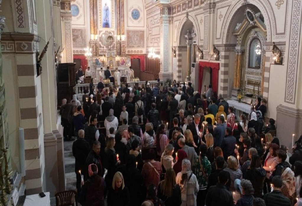 Με λαμπρότητα η Ανάσταση στον ιστορικό ναό της Παναγίας στη Σμύρνη