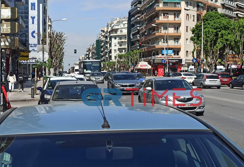 Κυκλοφοριακό «χάος» σε κεντρικούς δρόμους της Θεσσαλονίκης (ΦΩΤΟ)
