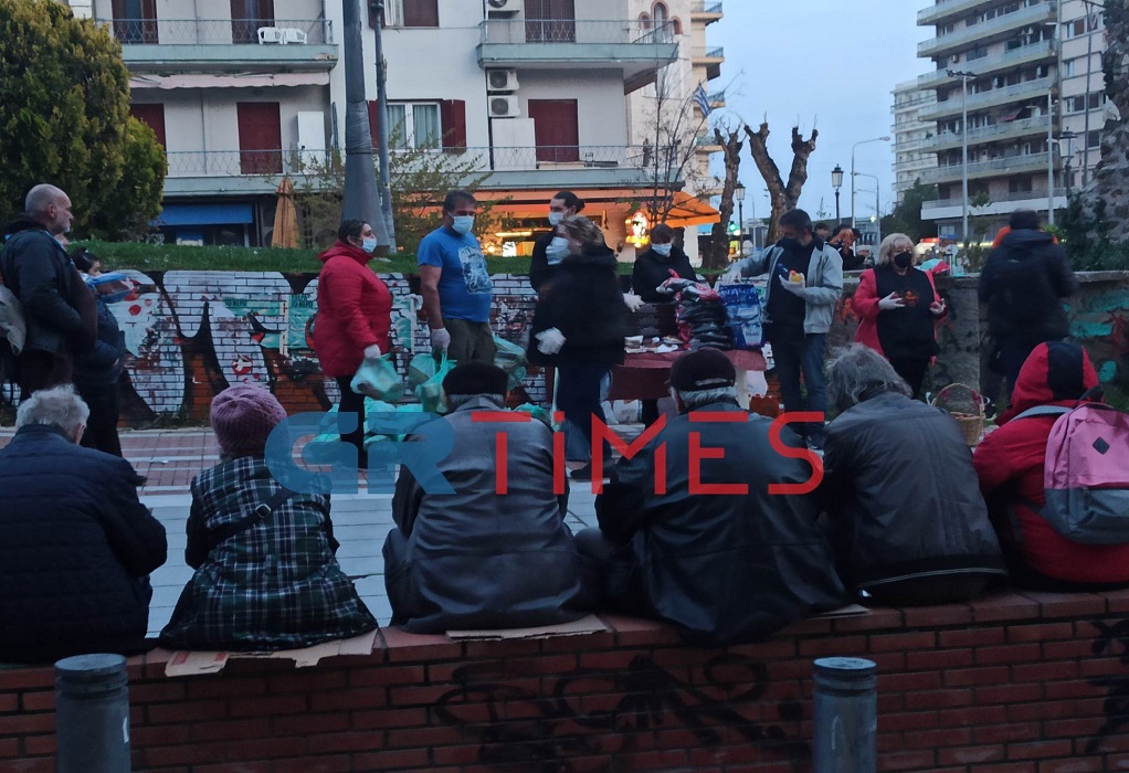 Για 8η χρονιά η Εθελοντική Διακονία μοίρασε πασχαλινό γεύμα αγάπης σε κάθε άστεγο της Θεσσαλονίκης (ΦΩΤΟ-VIDEO)