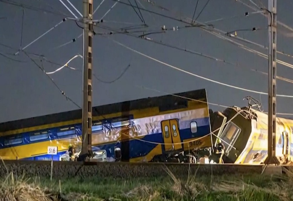 Σιδηροδρομικό δυστύχημα στην Ολλανδία – Τουλάχιστον ένας νεκρός και 30 τραυματίες (VIDEO)
