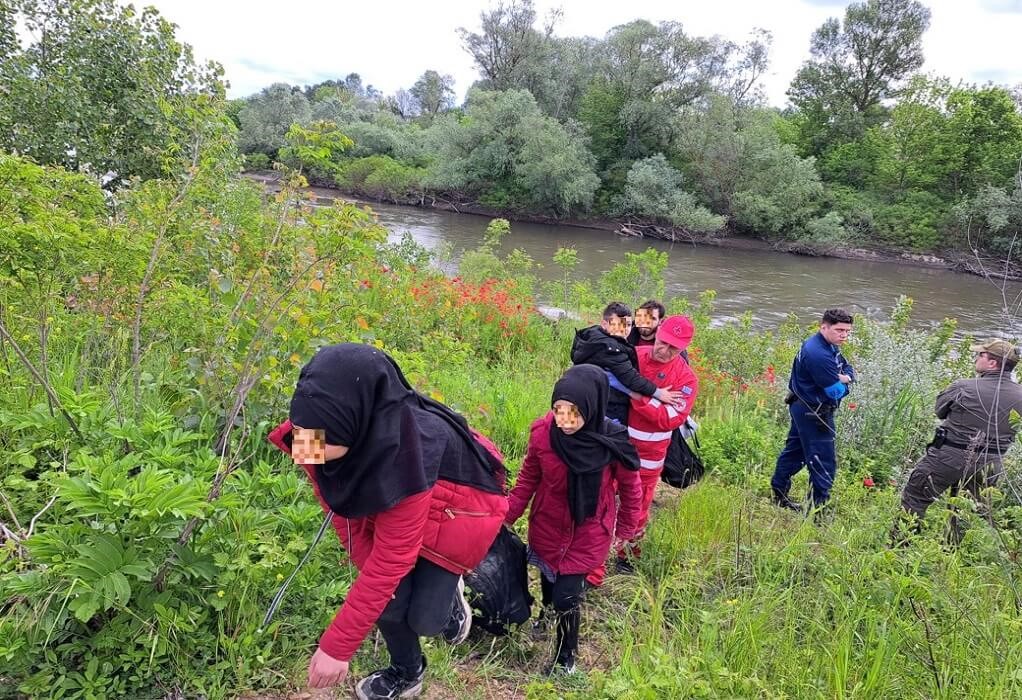 Επιχείρηση διάσωσης 17 μεταναστών σε νησίδα του Έβρου (ΦΩΤΟ)