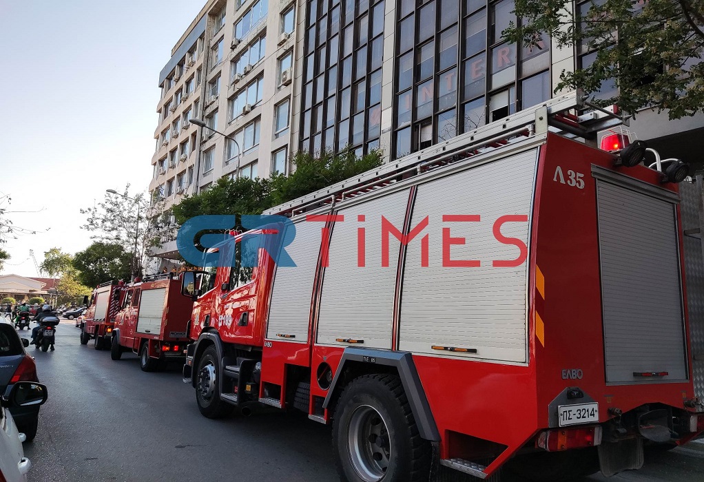 Θεσσαλονίκη: Συναγερμός στην Πυροσβεστική για φωτιά στο κέντρο (ΦΩΤΟ)