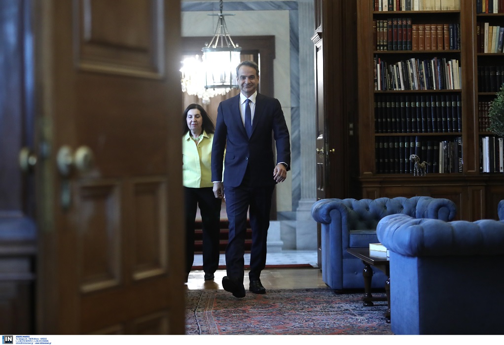 Bloomberg: Ο Μητσοτάκης ξέφυγε από την παγίδα που προσπάθησε να του βάλει η Αριστερά με την απλή αναλογική