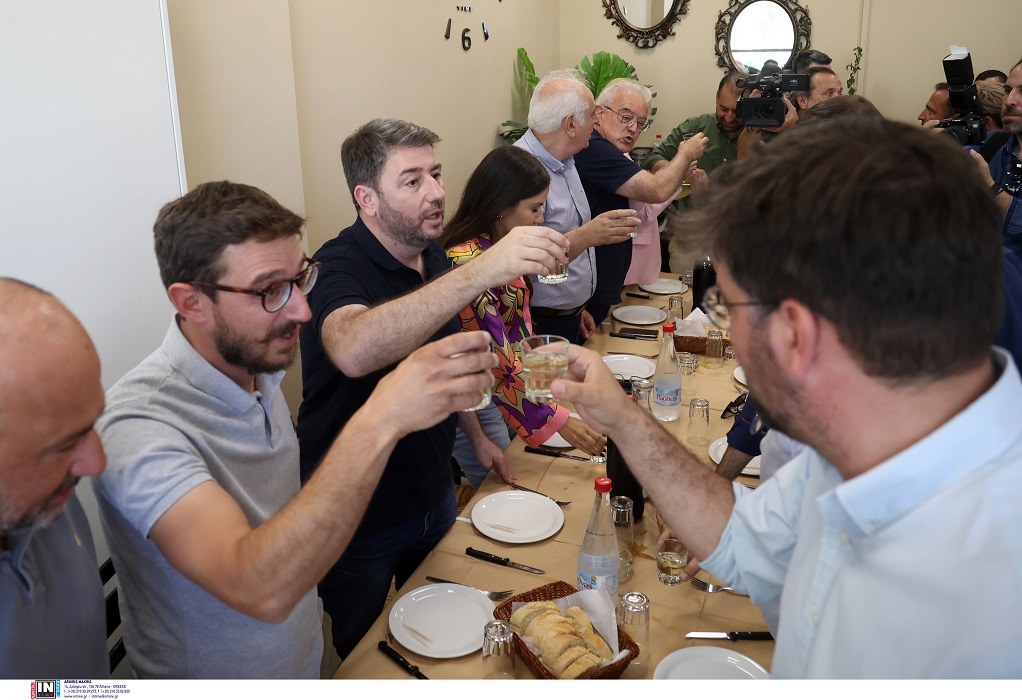 Γεύμα με δημοσιογράφους στο Ηράκλειο για τον Ανδρουλάκη (VIDEO)
