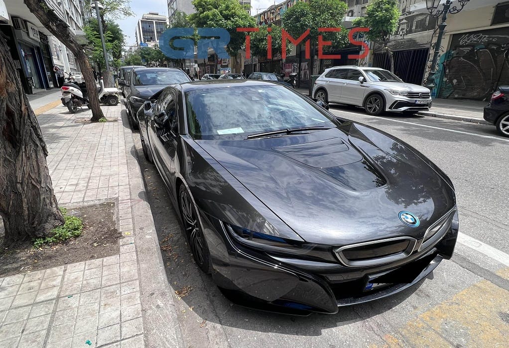 Μαγνήτισε τα βλέμματα η υβριδική BMW με «ελεύθερο» πάρκινγκ στη Θεσσαλονίκη (ΦΩΤΟ)