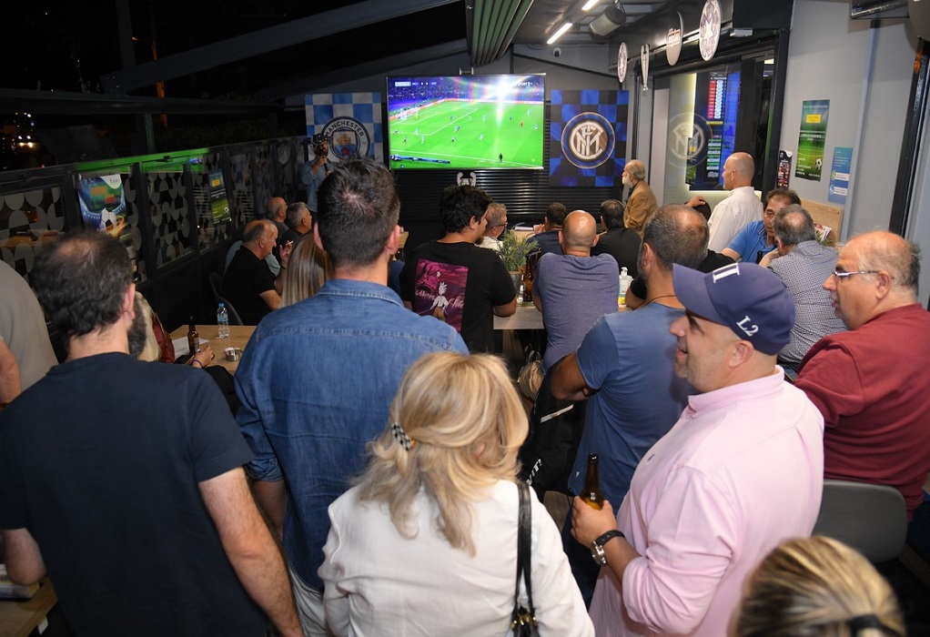 Ποδοσφαιρική φιέστα για τον τελικό του Champions League σε κατάστημα ΟΠΑΠ στο Γαλάτσι
