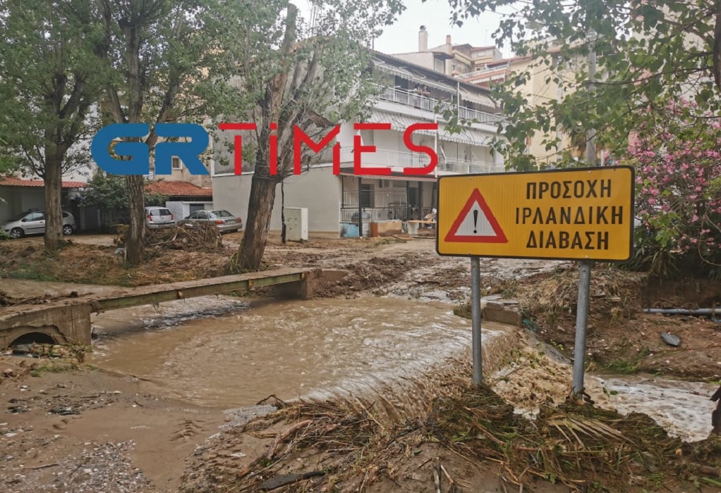 Νεροποντή στη Θεσσαλονίκη: Υπερχείλισε το ρέμα Ξηροποτάμου-Διεκόπη η κυκλοφορία (VIDEO-ΦΩΤΟ)