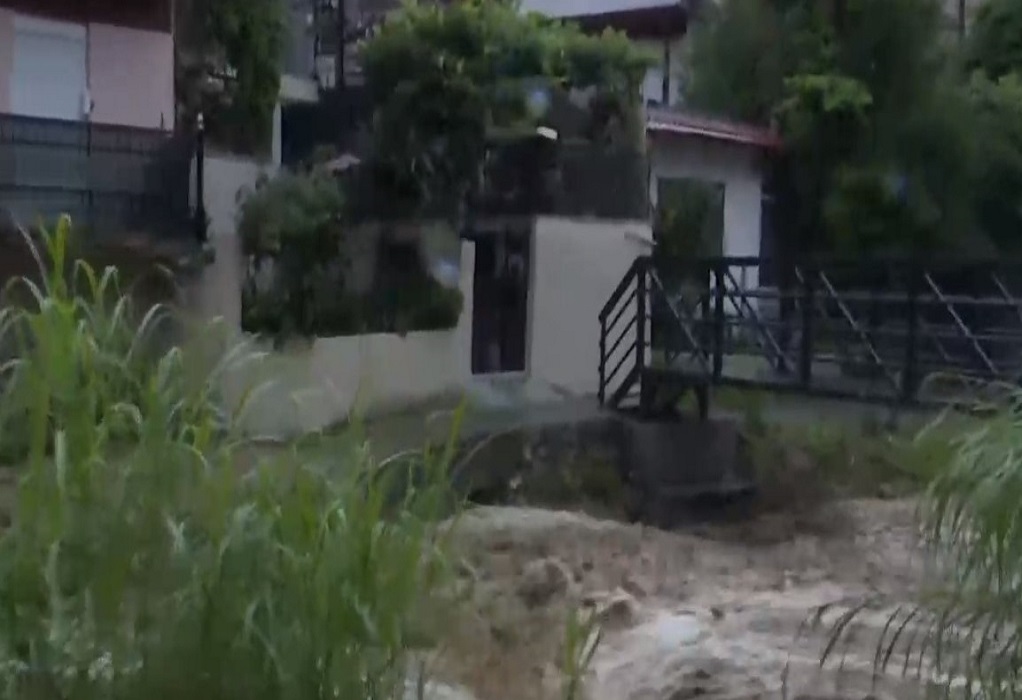 Θεσσαλονίκη: Πλημμύρες από τη σφοδρή νεροποντή – 300 κλήσεις στην Πυροσβεστική – Κλειστό το τούνελ στη Μακρυγιάννη (VIDEO)