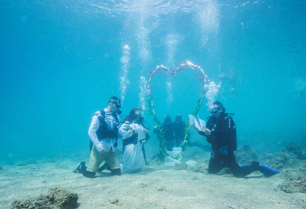 Αλόννησος: Γάμος στον βυθό – Πρωτότυπο «υποβρύχιο κάλεσμα» από τον δήμο (ΦΩΤΟ)