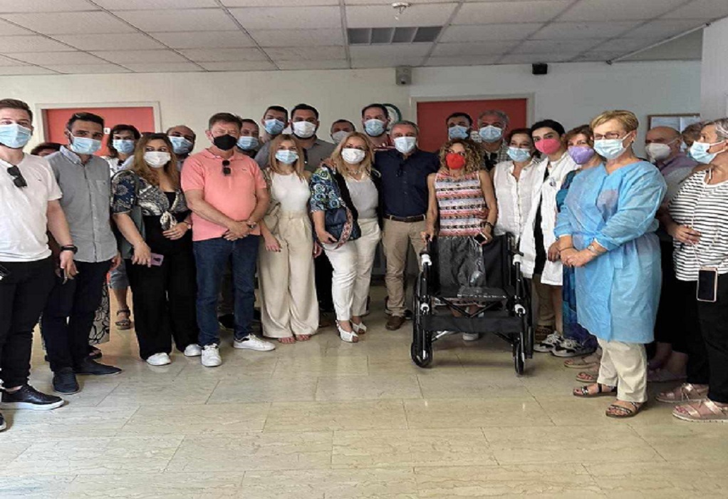 Δωρεά αναπηρικών αμαξιδίων σε νοσοκομεία από τη Διοικούσα Επιτροπή Νέας Δημοκρατίας Θεσσαλονίκης