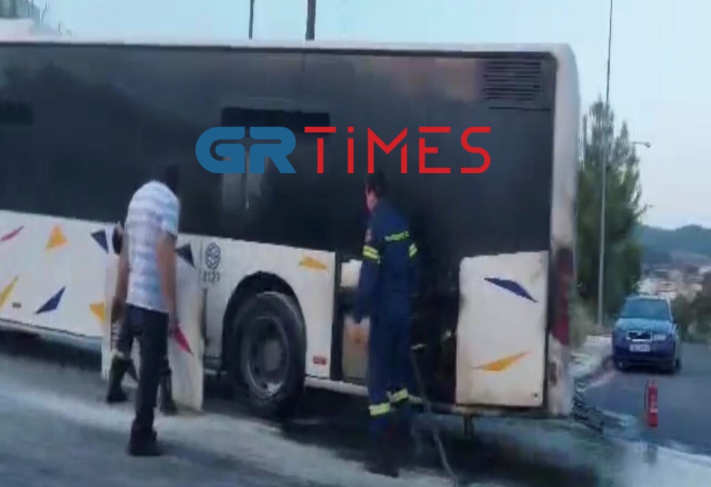 Φωτιά σε λεωφορείο στη δυτική Θεσσαλονίκη (VIDEO)