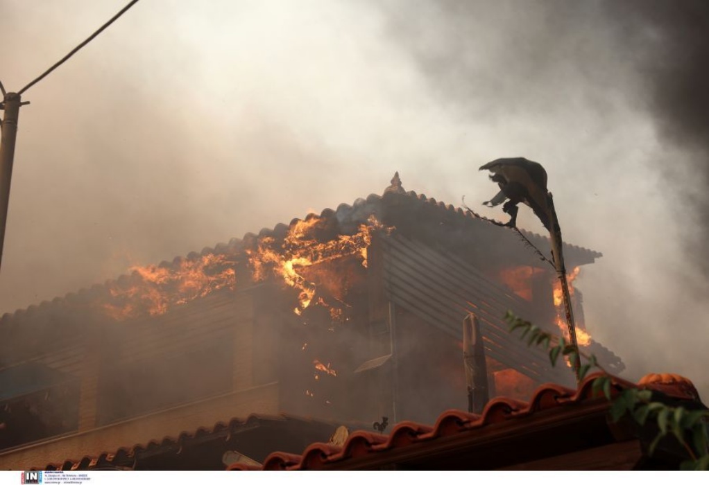 Ανεξέλεγκτη η φωτιά στον Κουβαρά και στο Λαγονήσι – Καίγονται σπίτια (ΦΩΤΟ-VIDEO) 