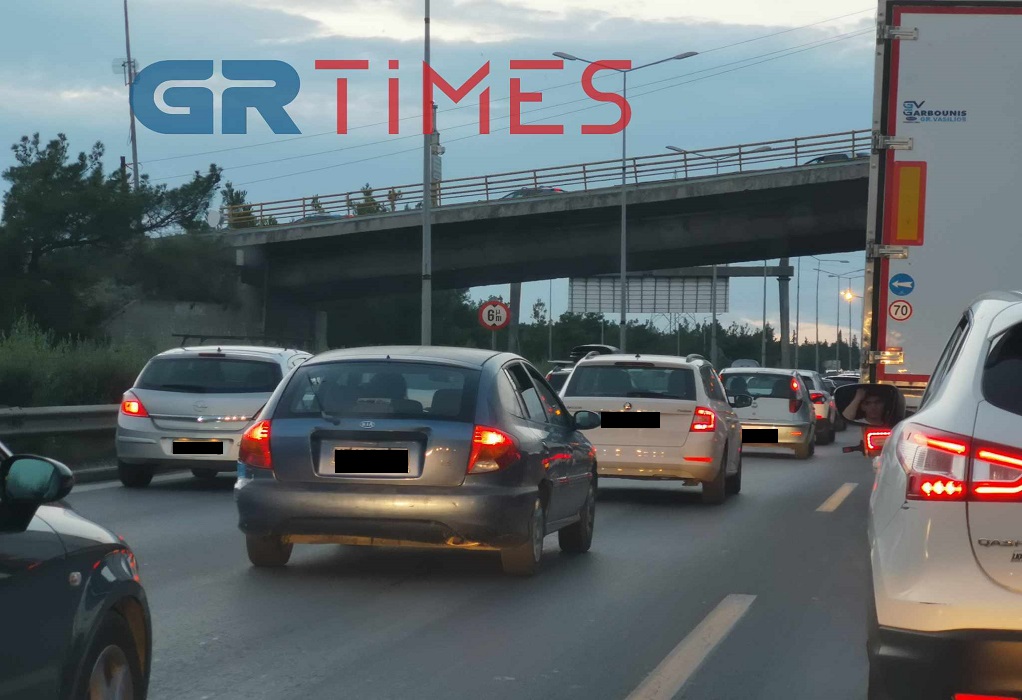 Κυκλοφοριακό «φρακάρισμα» στην Περιφερειακή Οδό Θεσσαλονίκης (ΦΩΤΟ)