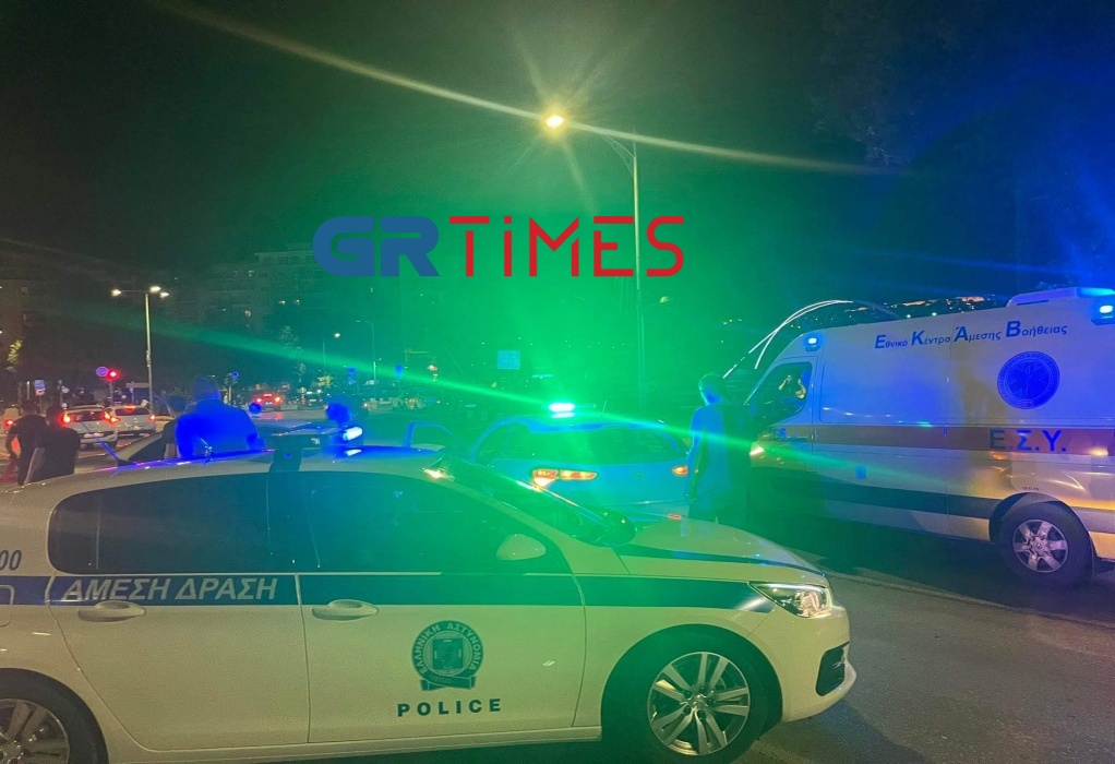 Θεσσαλονίκη: Σύγκρουση ΙΧ με φορτηγό τα ξημερώματα-Απεγκλωβίστηκε ένας άνδρας