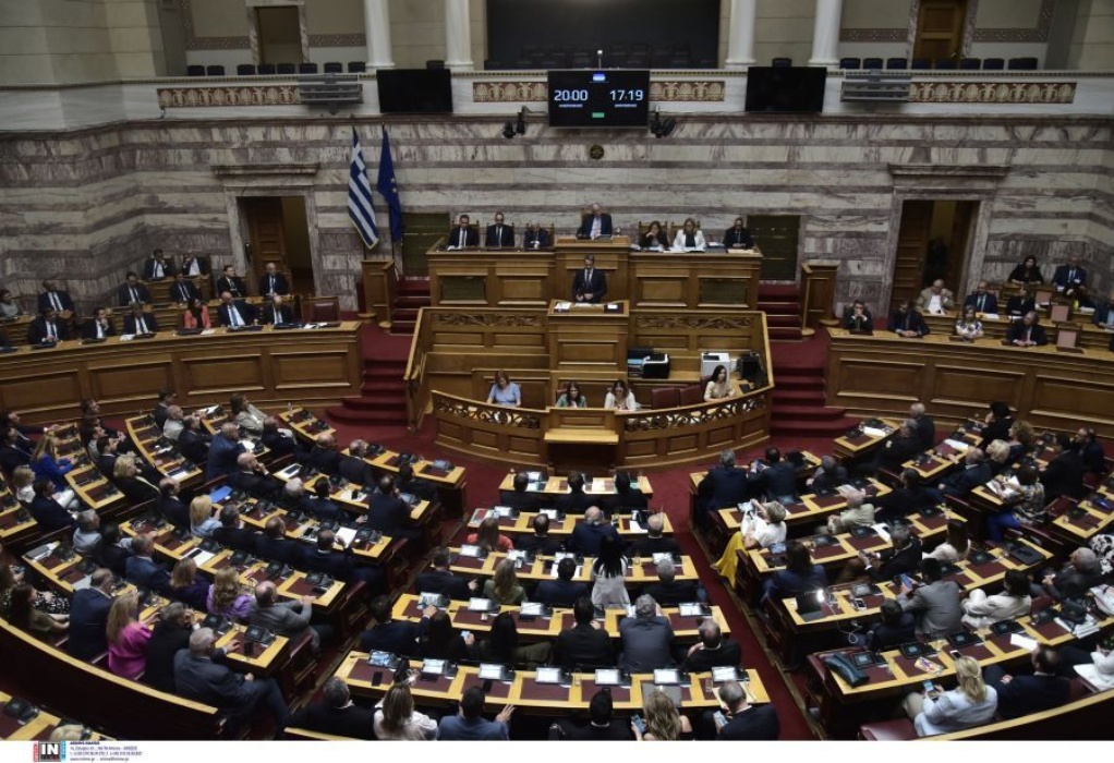 Στη Βουλή η σύγκρουση των πολιτικών αρχηγών για τη διαχείριση των πύρινων μετώπων