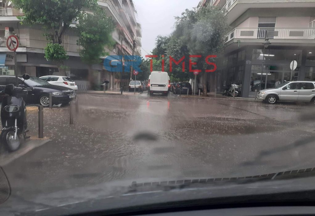 Πλημμυρικά φαινόμενα (και πάλι) σε δρόμους της Θεσσαλονίκης (ΦΩΤΟ)