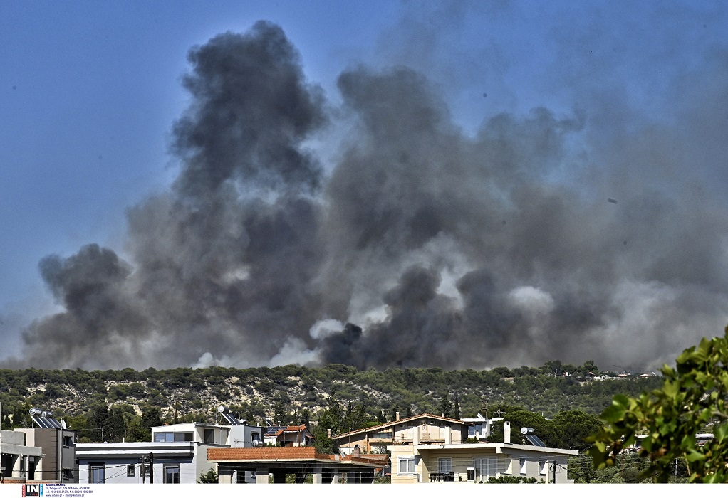 Φωτιά στο Λουτράκι: Εκκενώνονται Άγιος Χαράλαμπος και Πανόραμα – Μάχη με τις αναζωπυρώσεις (VIDEO)