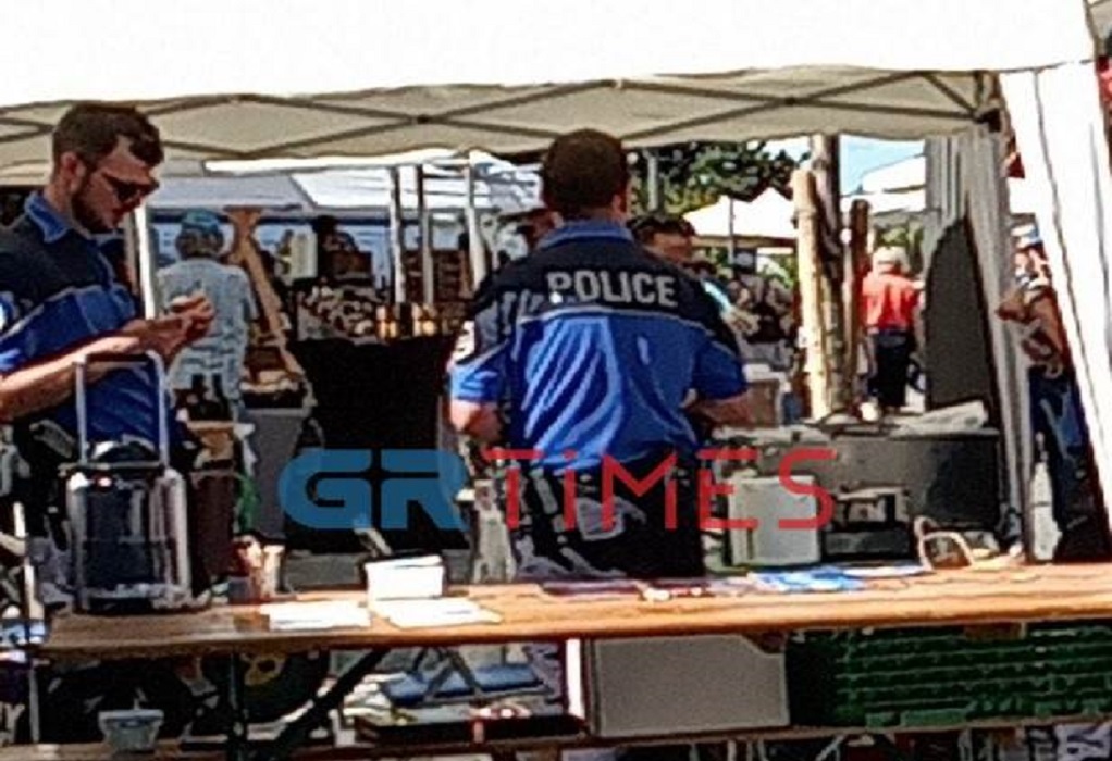 Απίστευτο και όμως αληθινό: Αστυνομικοί κάνουν καφέ και…σερβίρουν τους πελάτες (ΦΩΤΟ)