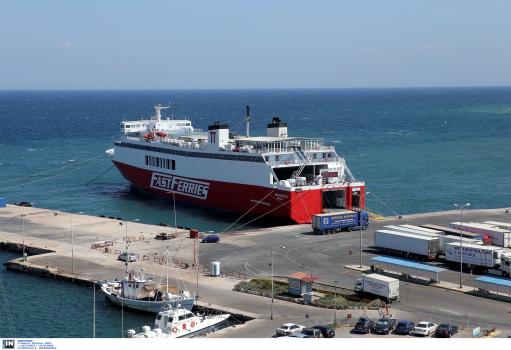 Μηχανική βλάβη στο Fast Ferries Andros – Οι επιβάτες του θα εξυπηρετηθούν από άλλα πλοία