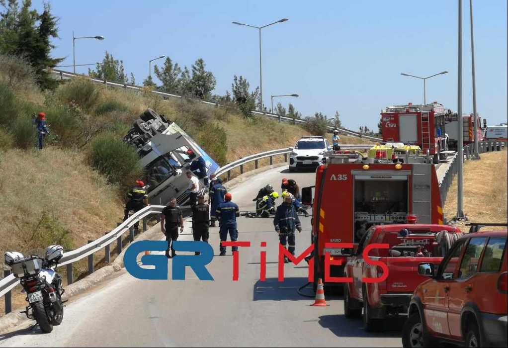 Θεσσαλονίκη: Εκτροπή φορτηγού – Απεγκλωβίστηκε ο οδηγός (ΦΩΤΟ-VIDEO-ΧΑΡΤΗΣ)