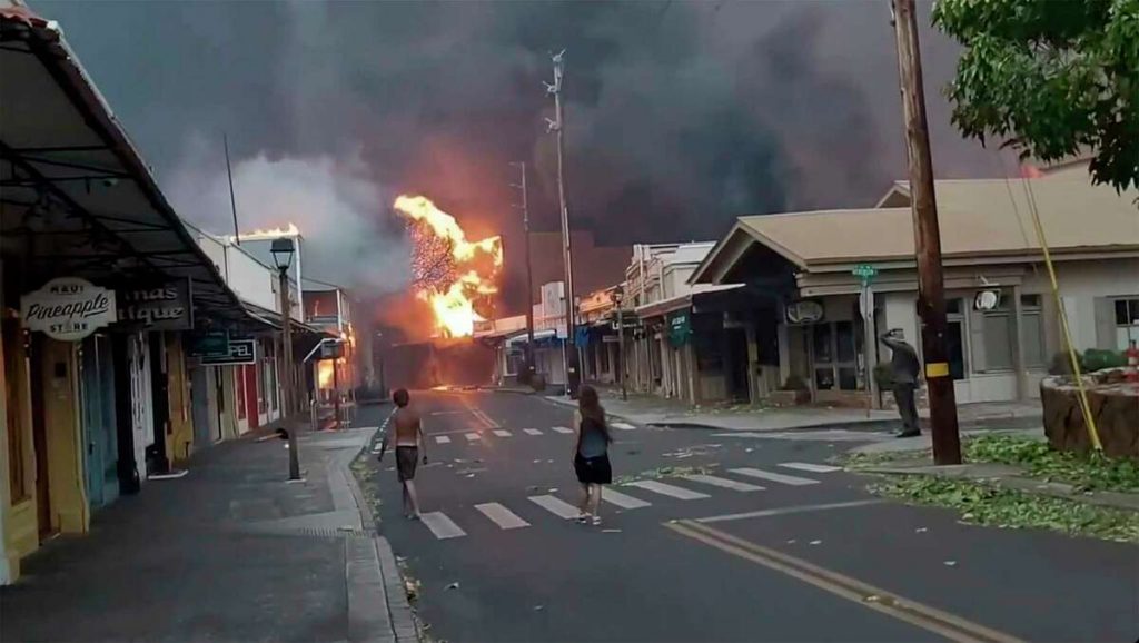 Εικόνες αποκάλυψης στη Χαβάη: Τουλάχιστον 36 νεκροί από τις πυρκαγιές, χιλιάδες άνθρωποι απομακρύνθηκαν από τα σπίτια τους (VIDEO)