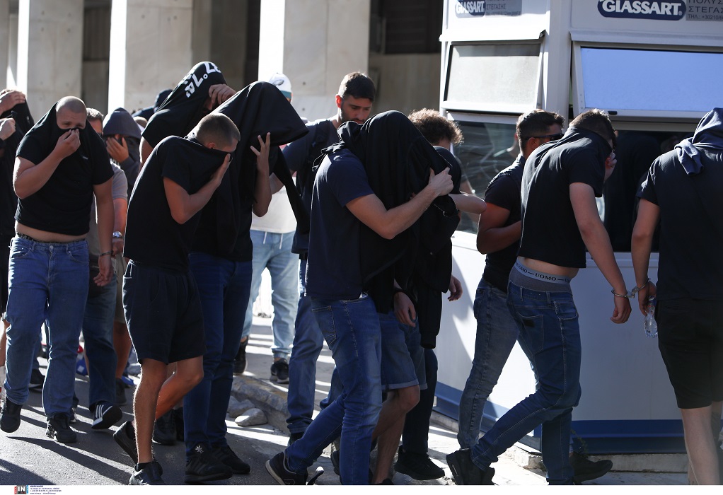 Νέα Φιλαδέλφεια: Στον ανακριτή σήμερα ο Έλληνας χούλιγκαν που συνελήφθη την Παρασκευή