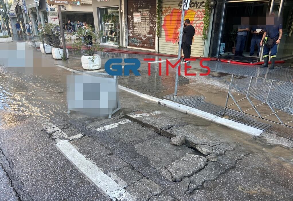 Δρόμοι «ποτάμια» στο κέντρο της Θεσσαλονίκης – Έσπασε αγωγός νερού (ΦΩΤΟ-VIDEO) 