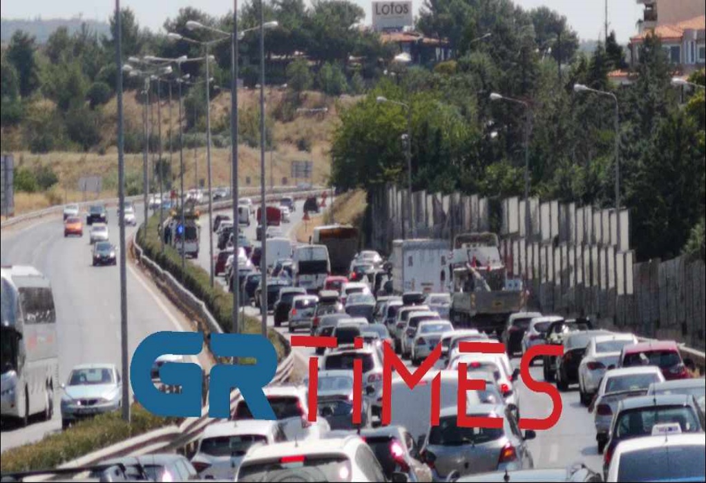 Θεσσαλονίκη: Σύγκρουση φορτηγού με ΙΧ στην Περιφερειακή Οδό – Καθυστερήσεις στο σημείο (ΧΑΡΤΗΣ) 