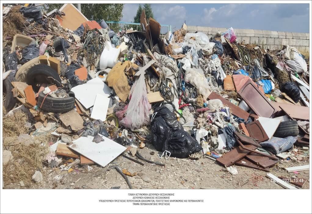 Πετούσαν μπάζα από ανακαίνιση διαμερίσματος στη δυτική Θεσσαλονίκη – Τους «τσάκωσε» η ΕΛ.ΑΣ (ΦΩΤΟ)