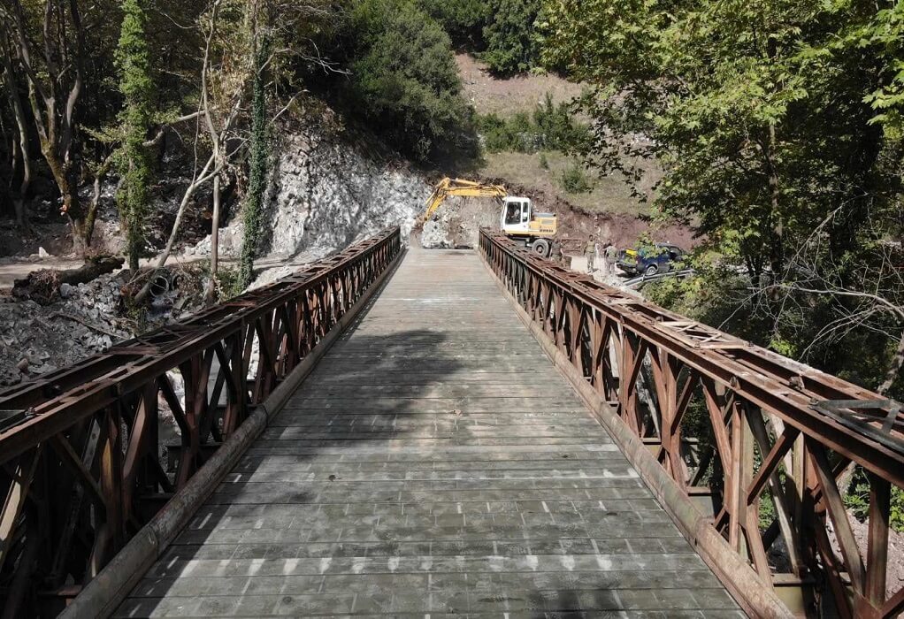 ΓΕΕΘΑ: Τοποθετήθηκε και δεύτερη γέφυρα Bailey στη Θεσσαλία